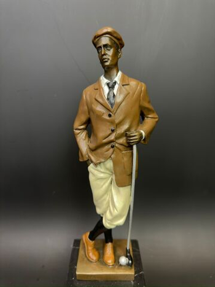 Бронзовая скульптура «Гольфист»