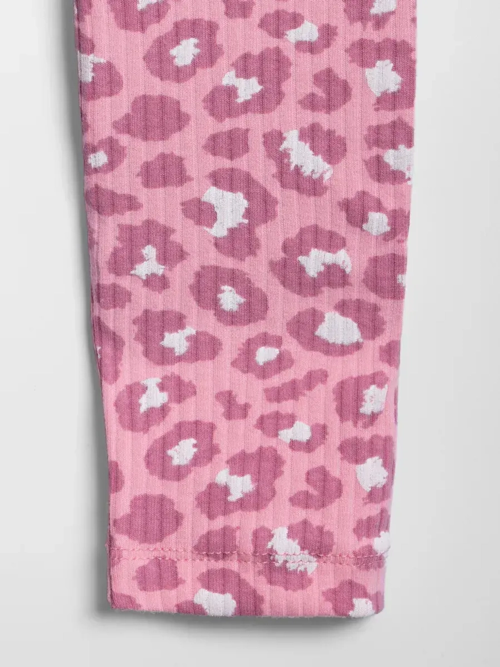 Розовый костюм для девочки на весну