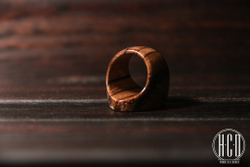 Деревянное кольцо с кожаной вставкой (Зебрано)