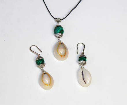 Кулон и серьги из морских ракушек "Каури"