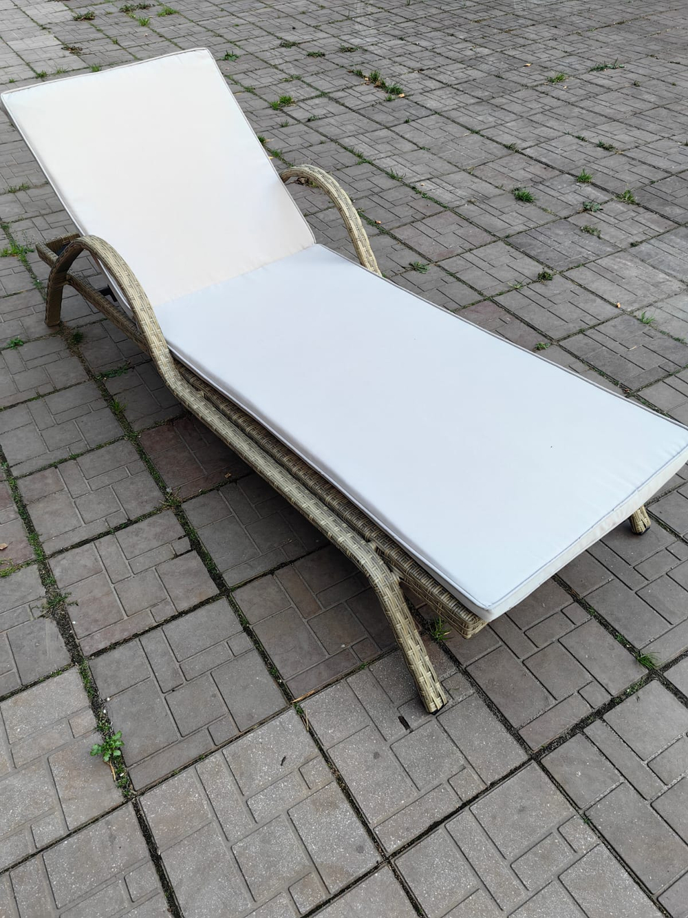 Шезлонг из искусственного ротанга Империал цвет Greige