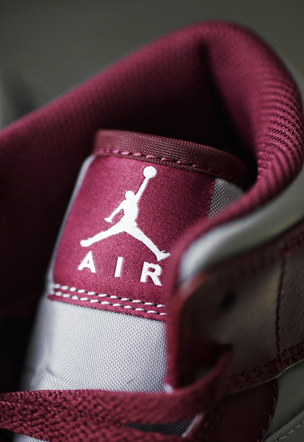 Air jordan 1 mid team red hotsell