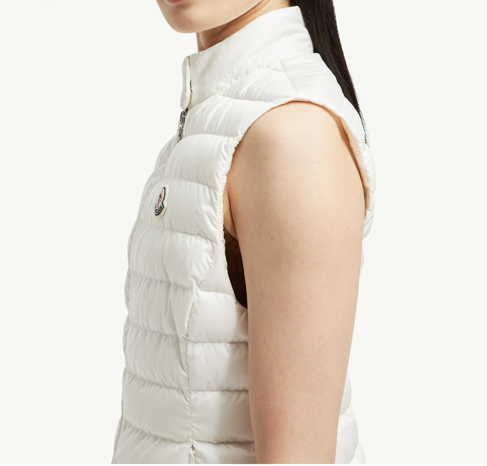 Жилет Moncler белый – женский пуховый жилет,оригинал