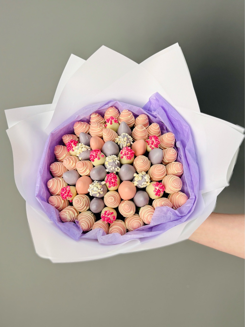 Букет из клубники в шоколаде «Barbie», 55 шт