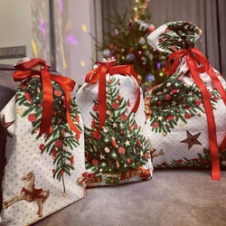 Скатерть на стол новогодняя (50*50см)-салфетка-дорожка "Еловая гирлянда" LAV ANNA LUKOSHINA