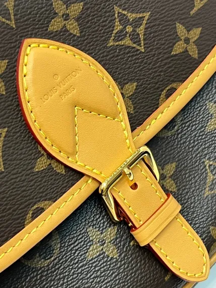 Сумка Louis Vuitton Diane коричневый