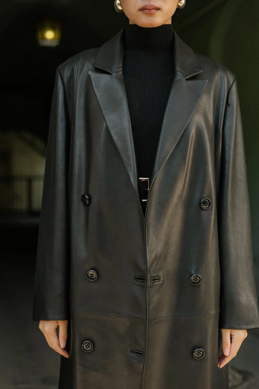 Чёрный кожаный тренч