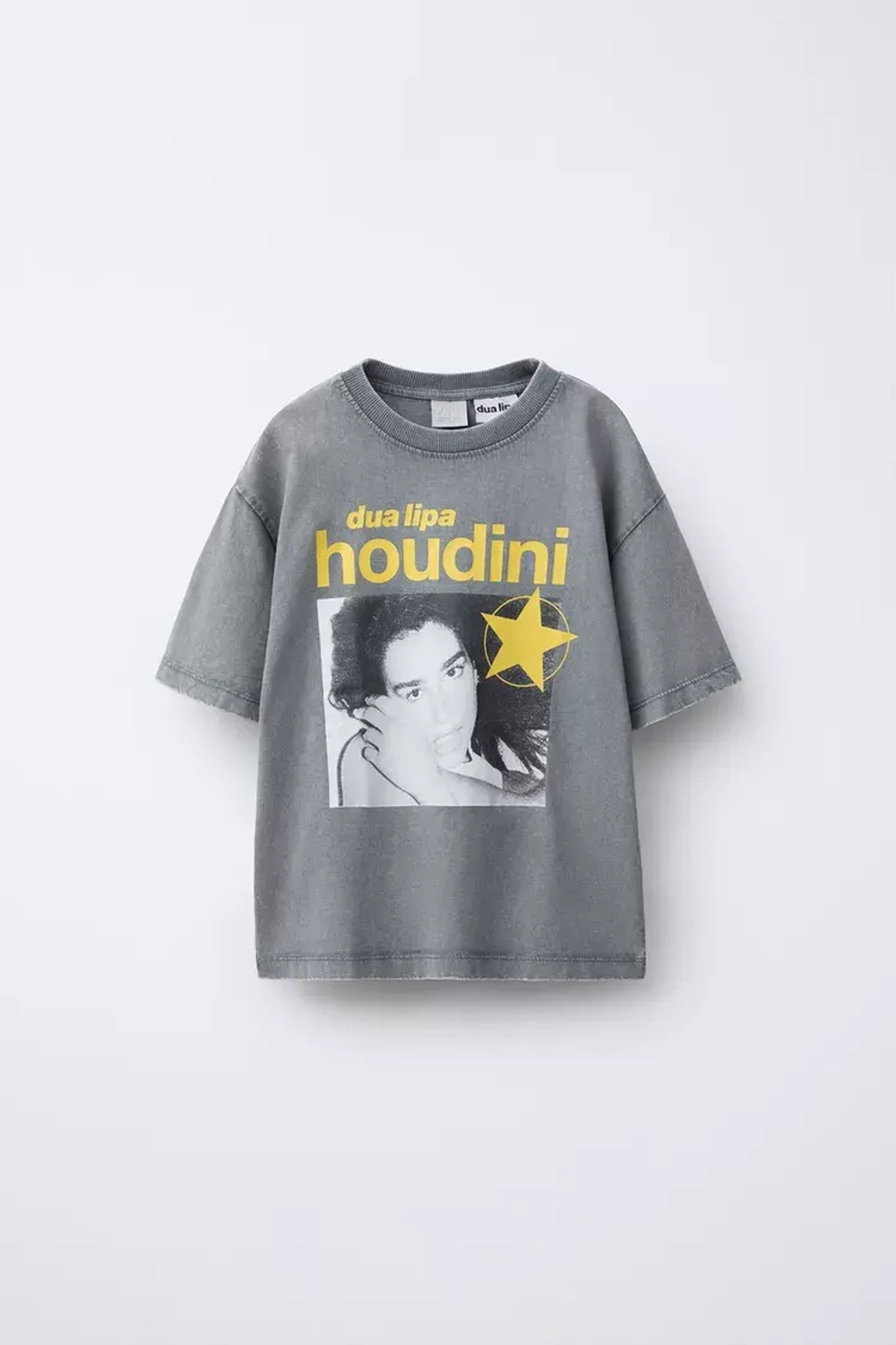 ZARA ФУТБОЛКА С ПРИНТОМ DUA LIPA ©, СЕРЫЙ