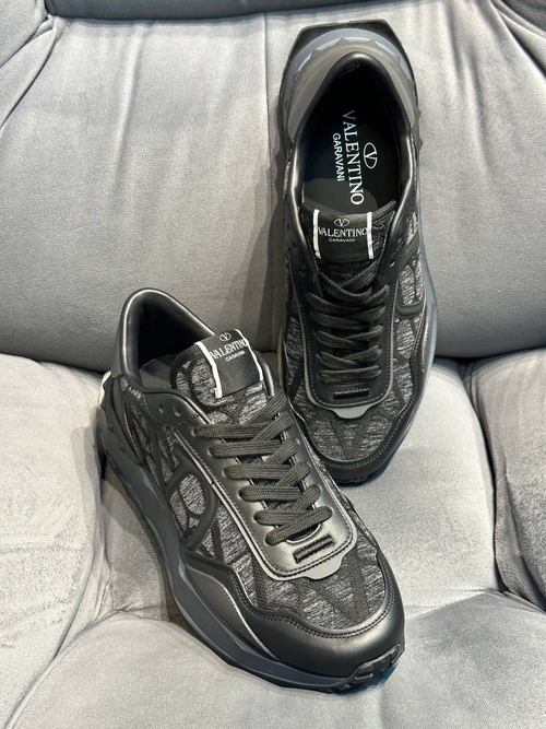 Кроссовки Valentino