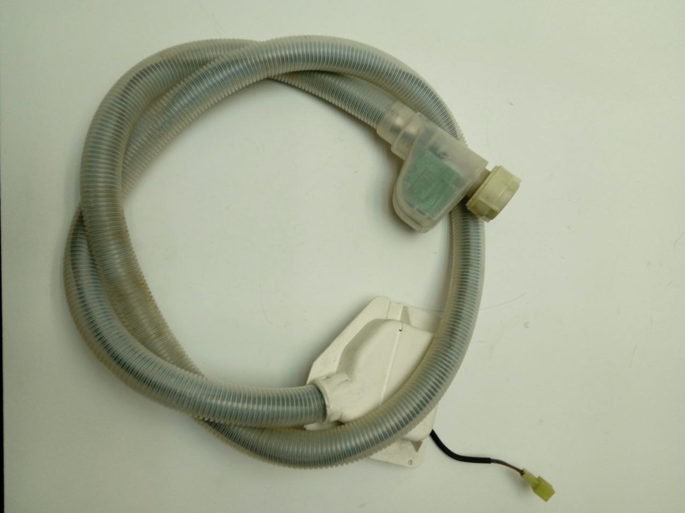 WLG20240OE кт2 Шланг с аквастопом для стиральных машин Bosch 704530 б/у