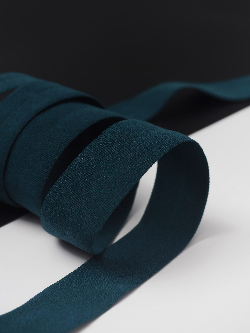 Бейка эластичная темно-зеленая матовая ширина 15 мм