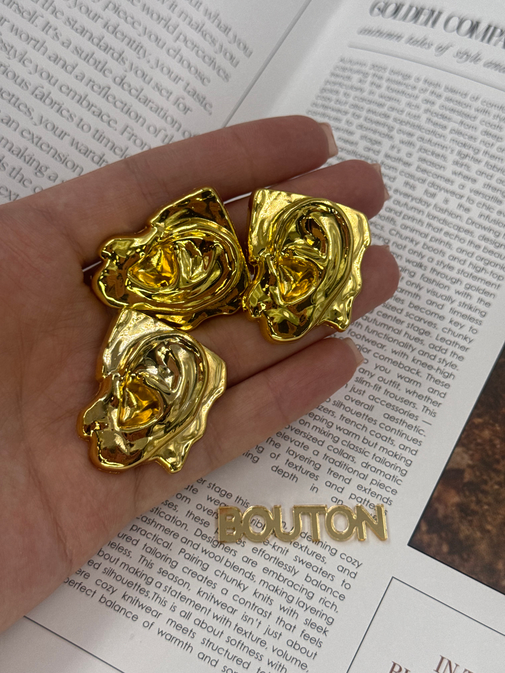 Пуговицы Скиапар. "Ухо" глянцевое лимонное золото