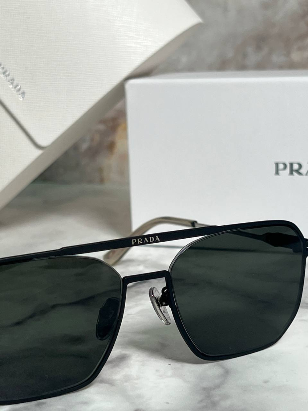 Очки Prada