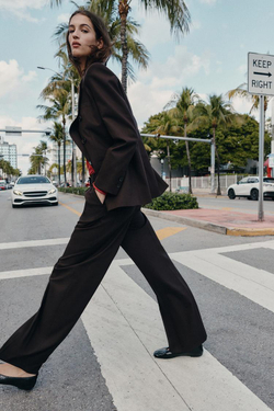 ZARA ДВУБОРТНЫЙ БЛЕЙЗЕР С ПОДПЛЕЧНИКАМИ, КОРИЧНЕВЫЙ