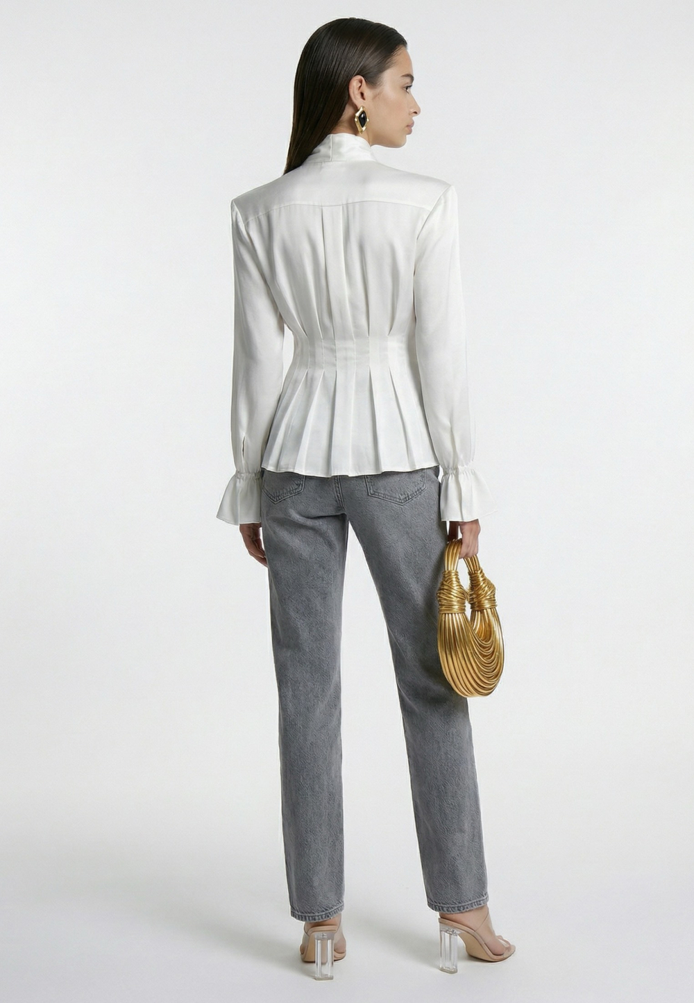 Блуза с бантом приталенная