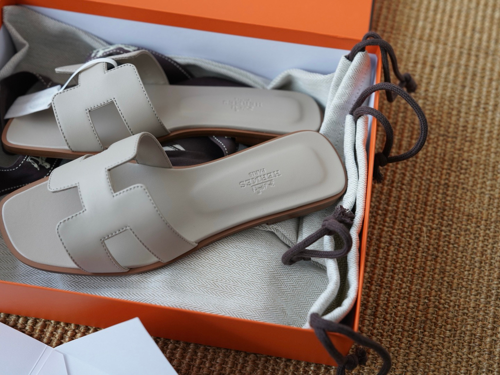 Шлепанцы из натуральной кожи