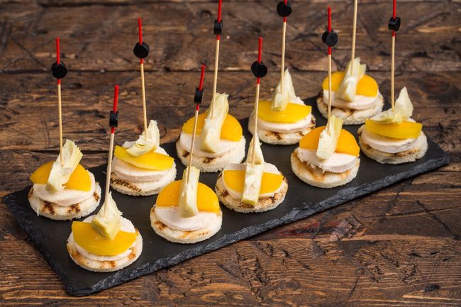 Канапе с куриным филе и артишоком, 20 шт.