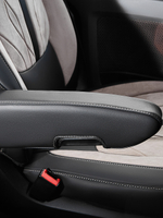 Чехлы Люкс DAF XF 106 (экокожа, черный цвет, бежевая вставка)