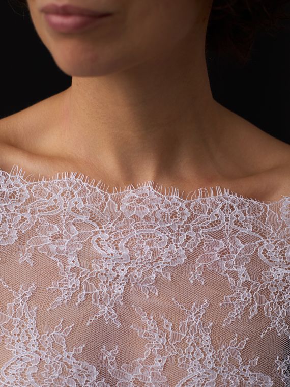 01-53 Кружево шантильи 23 см, белый 001