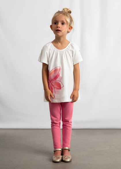 футболка с леггинсами