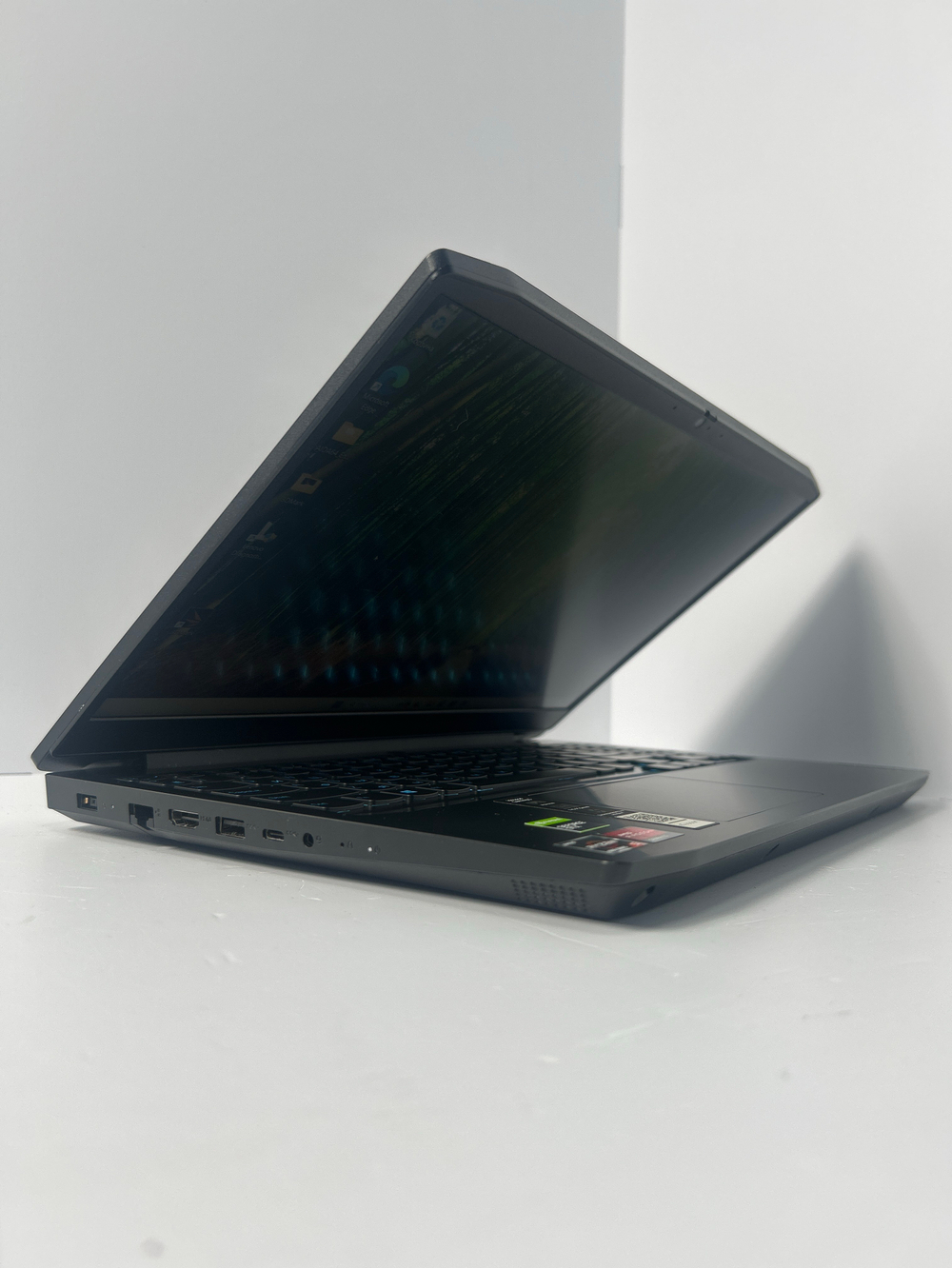 Ноутбук игровой Lenovo ideapad Gaming 3 15ARH05 (82EY009HRK) 15.6"/AMD Ryzen 5 4600H/RAM 8GB DDR4/256GB SSD/NVIDIA GeForce GTX 1650 4GB/1920х1080/IPS/DOS/Подсветка кл-ры: LED/Цвет черный. Состояние: C1