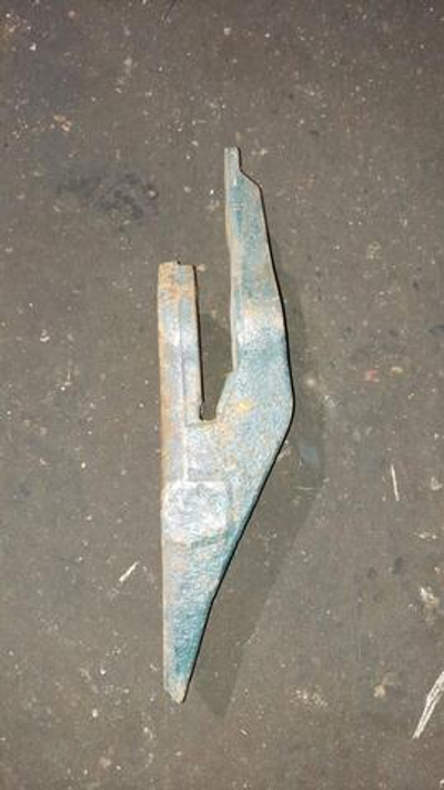 Зуб ковша центральный 61L3-0169