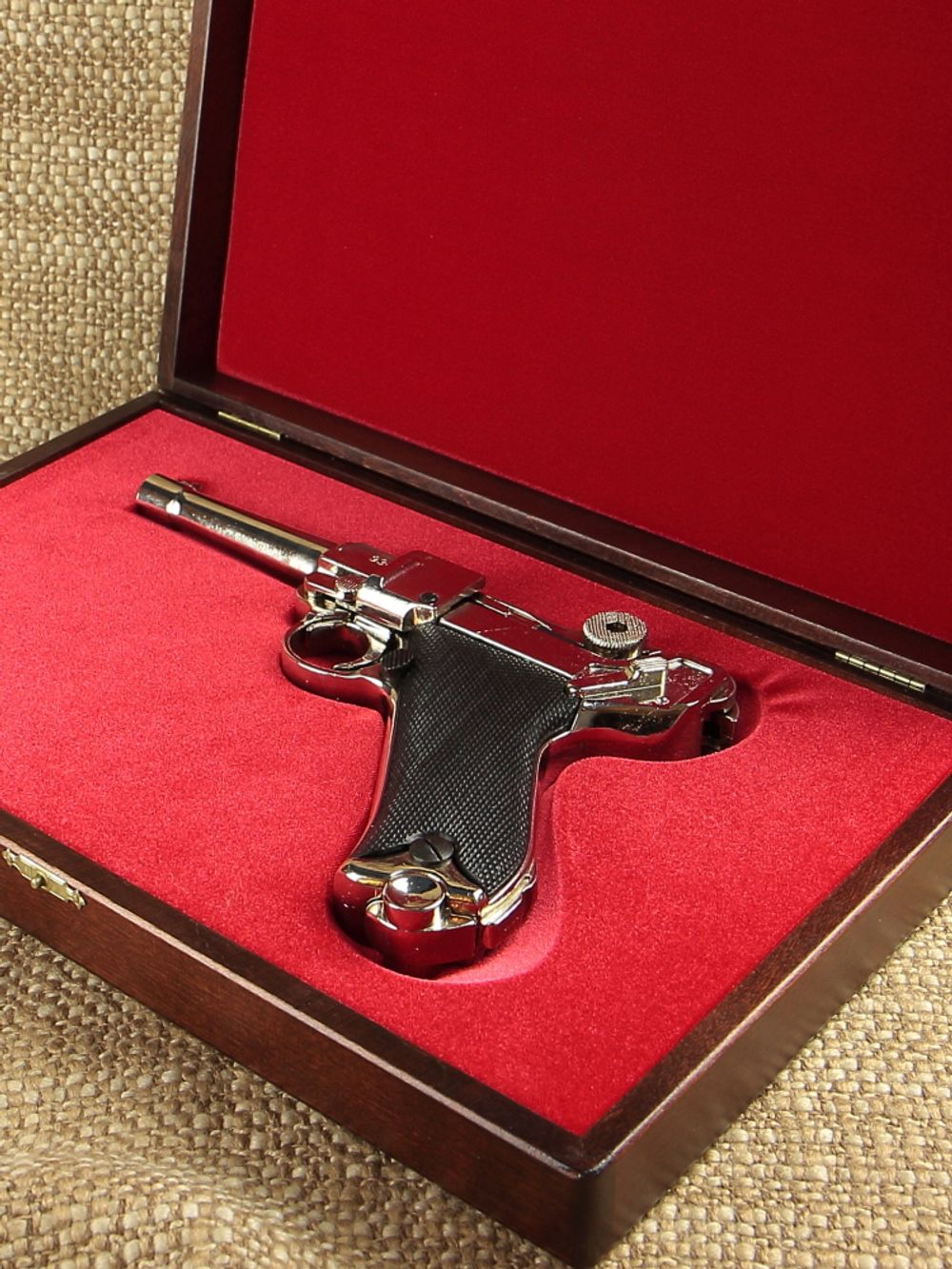 Denix Пистолет Люгер "Парабеллум" P08, Германия, 1898г. хромированный в подарочном футляре