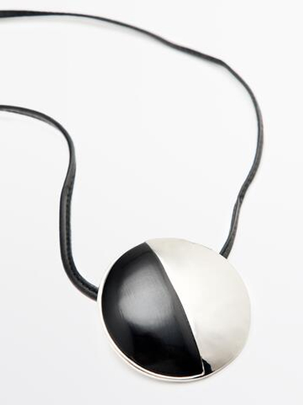 Massimo Dutti Ожерелье из овечьей кожи с металлической деталью, черный