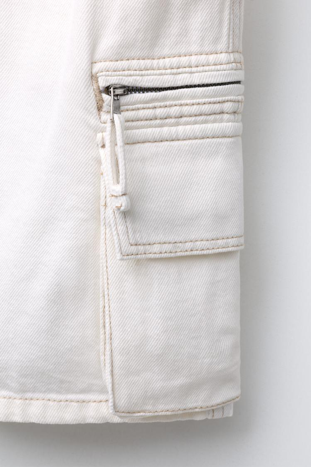 ZARA ШОРТЫ-БЕРМУДЫ С КАРМАНАМИ, ЭКРЮ