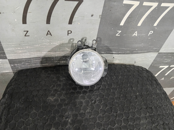 ПТФ передняя левая Toyota RAV4 IV (XA40) 15-19 Б/У Оригинал 8122047010