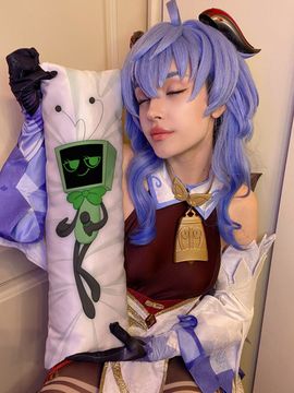 Мини дакимакура Ви и Твистед Ви Мир Денди Роблокс арт. M1244, 60х20 см