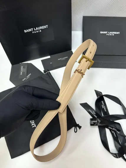 Ремень SAINT LAURENT с пряжкой CASSANDRE из зернистой кожи