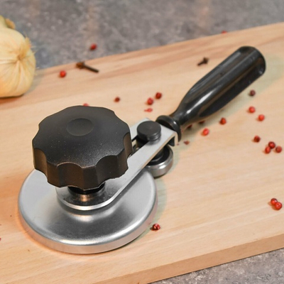 Машинка закаточная для консервирования винтовая "Ижевчанка-1" с подшипником, в коробке