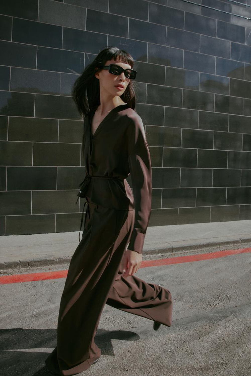 ZARA АТЛАСНАЯ БЛУЗКА С ПОЯСОМ, КОРИЧНЕВЫЙ