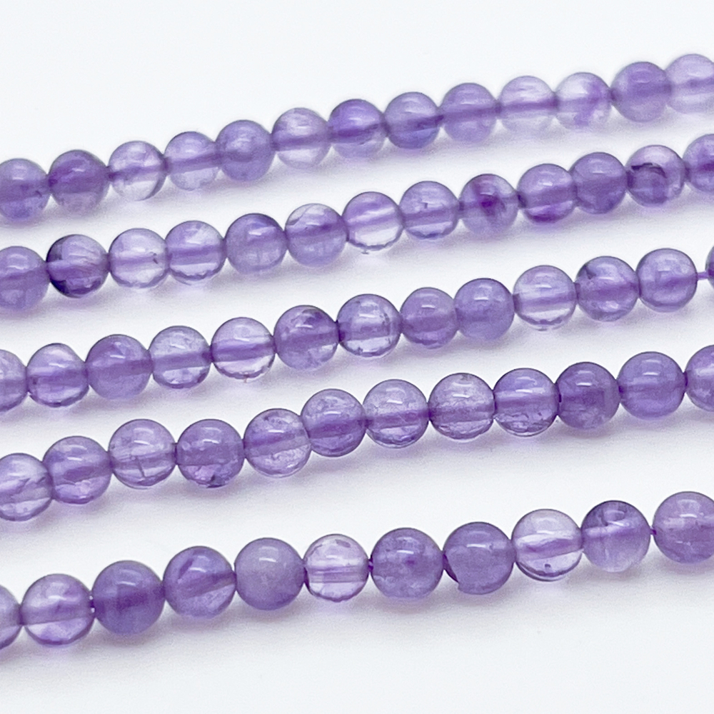 Аметист лавандовый, диаметр 4,3-4,4 мм, цена за 44-45 шт (1/2 нити)