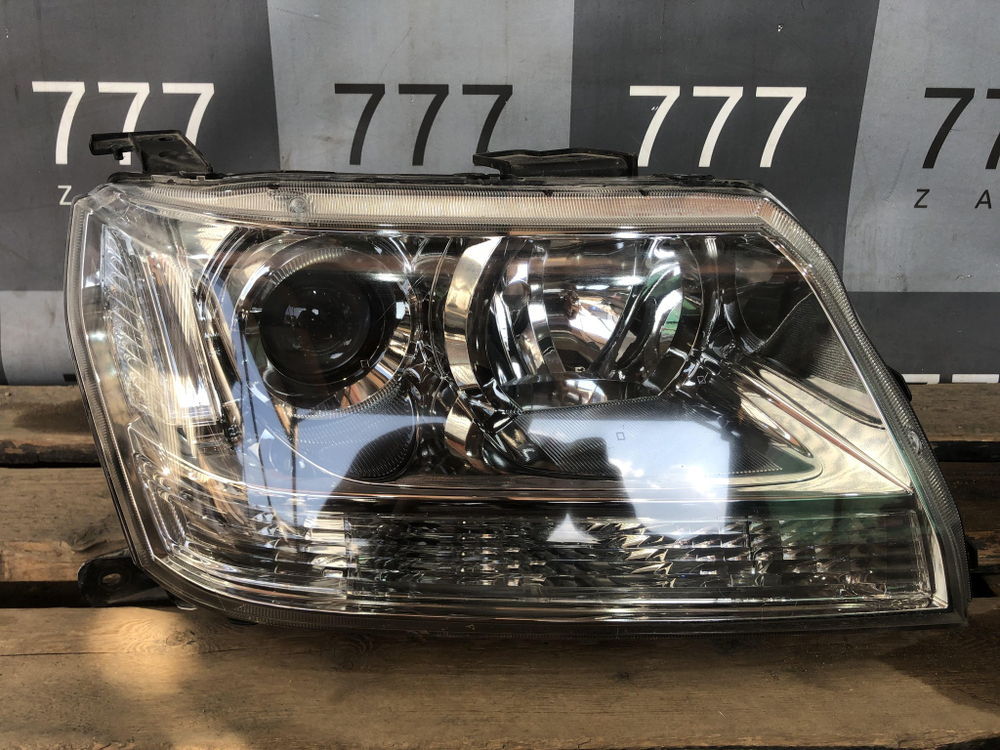 Фара правая Suzuki Grand Vitara 2 (JT) 05-15 Б/У Оригинал 3512065J12