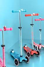 Самокат Maxi Micro Deluxe Glow (светящийся) LED красное сияние