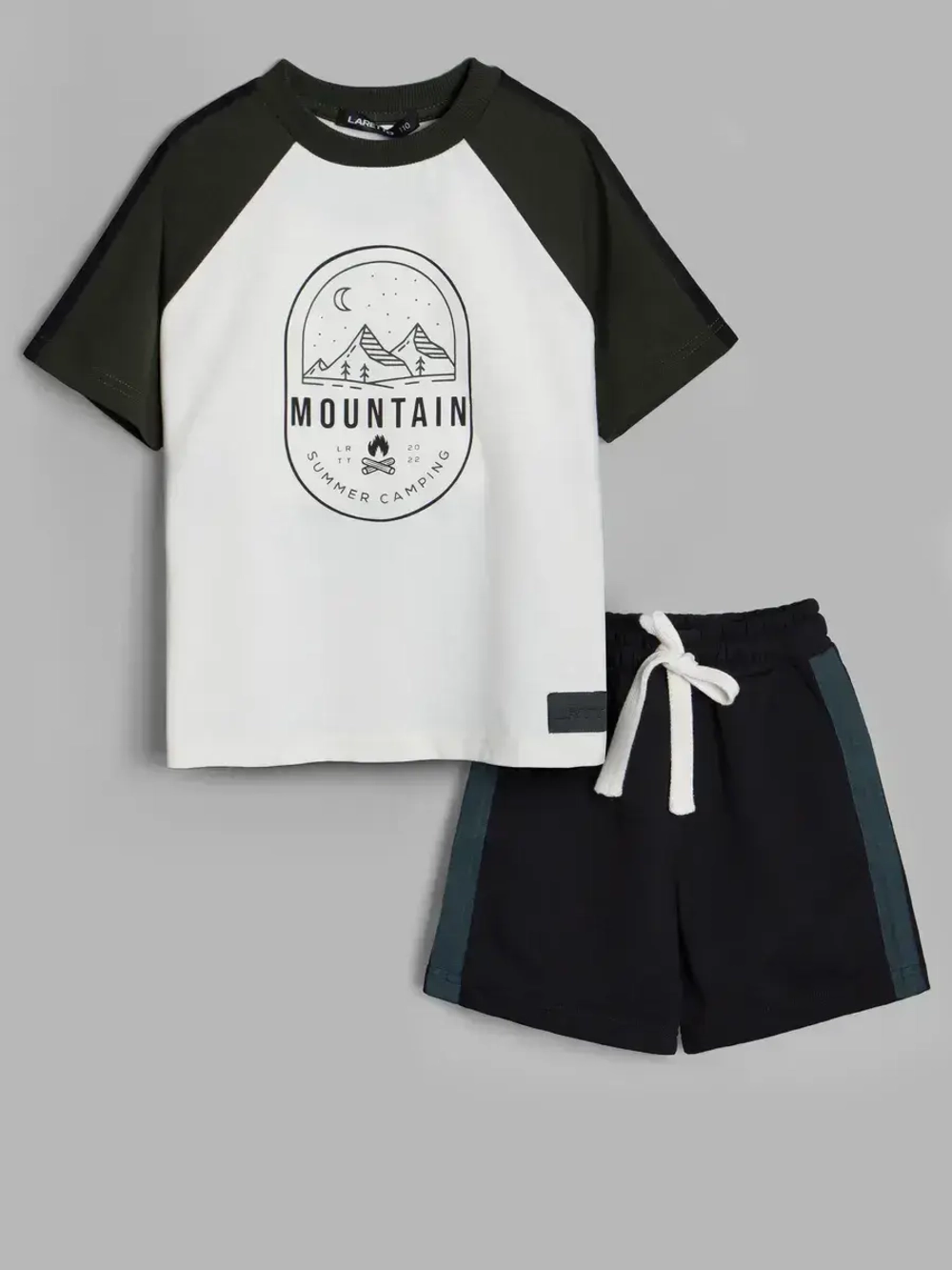 Спортивный костюм для мальчика с шортами в школу