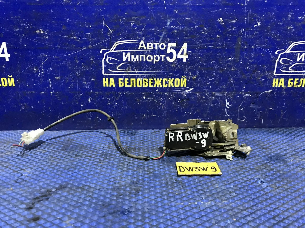 Замок двери задней правой MAZDA DEMIO 2000