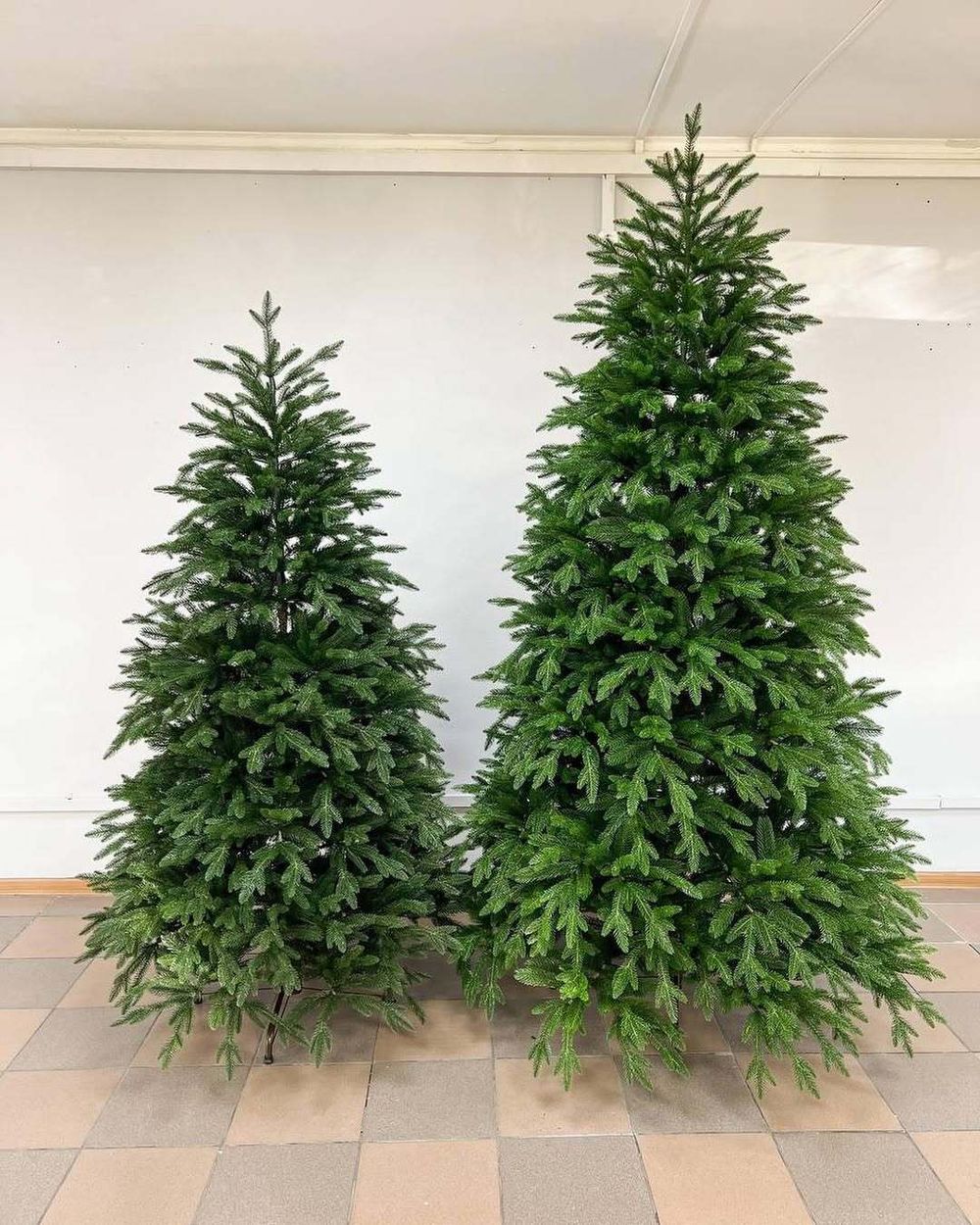 Елка с гирляндой встроенной «Эльга» (Литая хвоя) от 1,5 м до 3 м