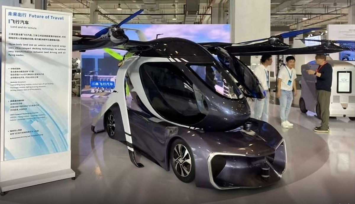 18 октября Chery представила свой прототип летающего автомобиля под названием «Land and Air Vehicle»