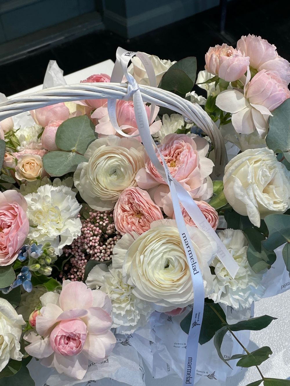 Цветочная корзина в розово- белой гамме!