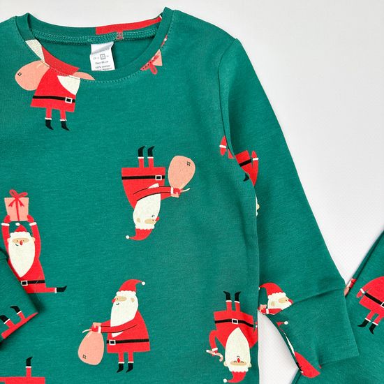 Пижама хлопковая "Дед Морозы с подарками" на темно-зеленом