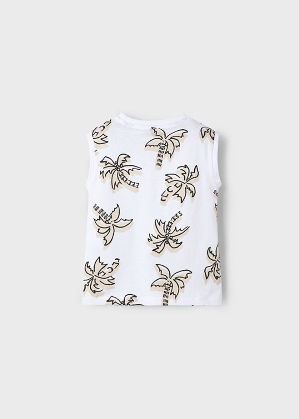 две футболки с шортами