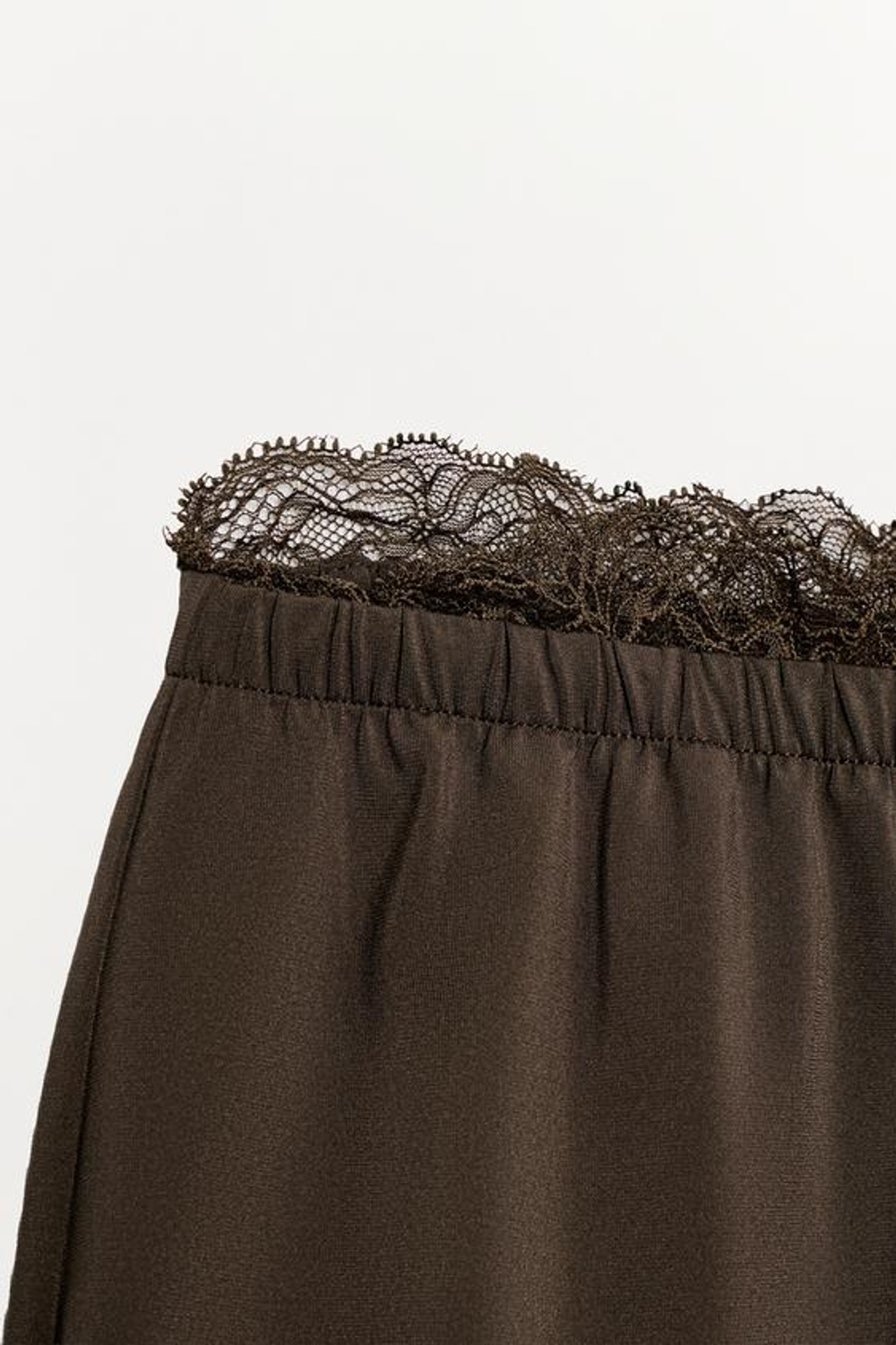 ZARA СВОБОДНЫЕ ШОРТЫ С КРУЖЕВОМ, ТЕМНО-КОРИЧНЕВЫЙ