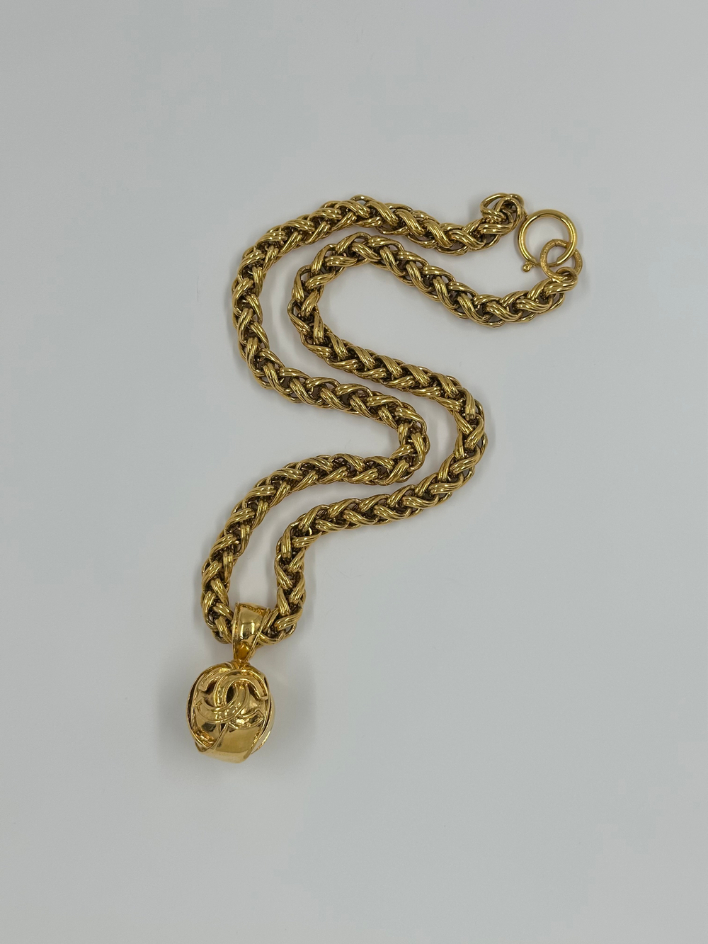 Кулон на цепи Chanel