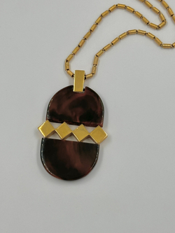 Кулон с коричневым пластиком Givenchy