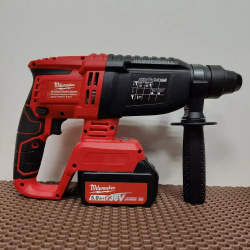 Набор аккумуляторного инструмента Milwaukee 6в1