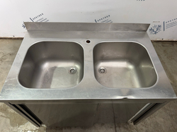 Мойка двухсекционная 1000х600х860 со шкафом купе из нержавеющей стали (основание профиль 4х4)