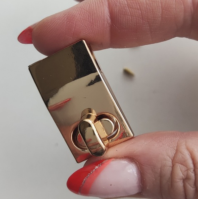 Замок вертушка на винтах Кнопка Золото